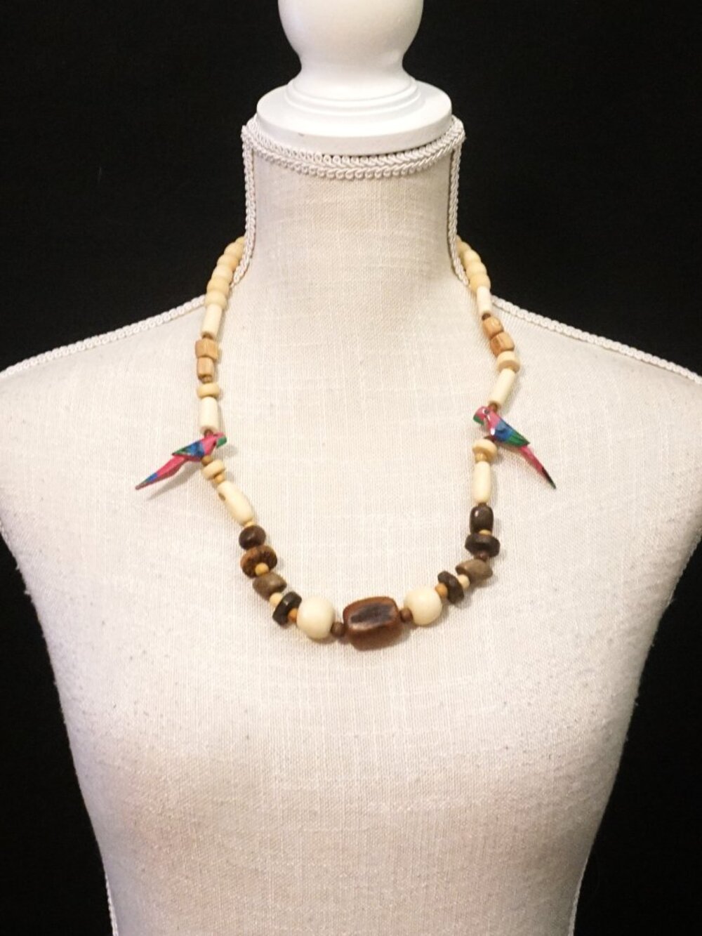 Mid Century Boho Wood Parrots Tropical Bird Necklace 12 inch Drop